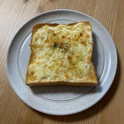 とても簡単でペロリと食べちゃいました!チーズとシュガー.はちみつの甘じょっぱい味が美味しかったです。
また作りますね。